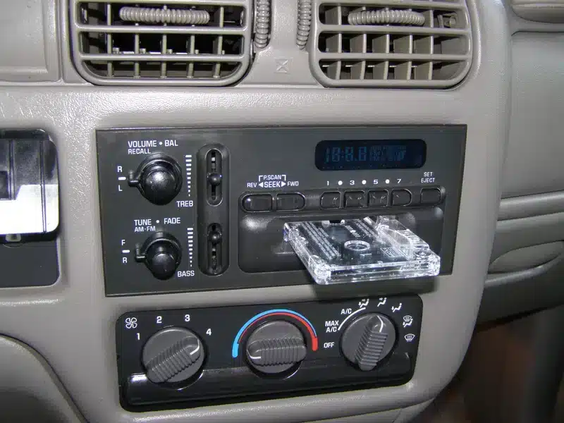 Car audio repair service with diagnostic tools
