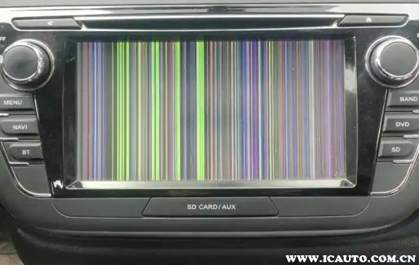 Esempio di sfarfallio dello schermo dell'auto su un display infotainment