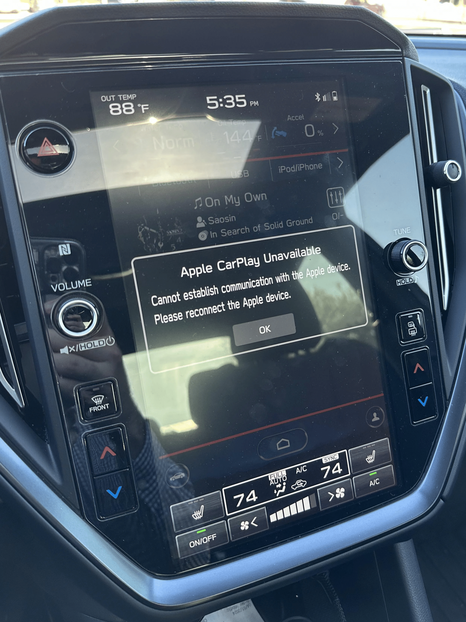 Apple CarPlay Startbildschirm nach erfolgreicher professioneller Installation.