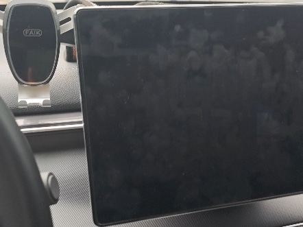 BYD center screen showing a fully black display state