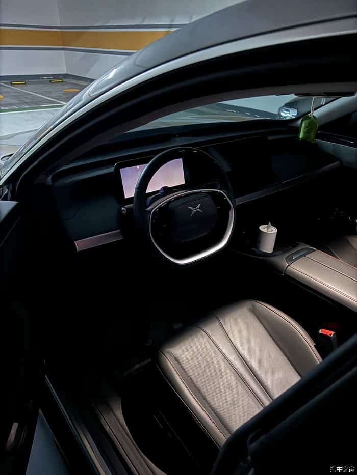 XPeng cabin powered on while the instrument cluster remains blank